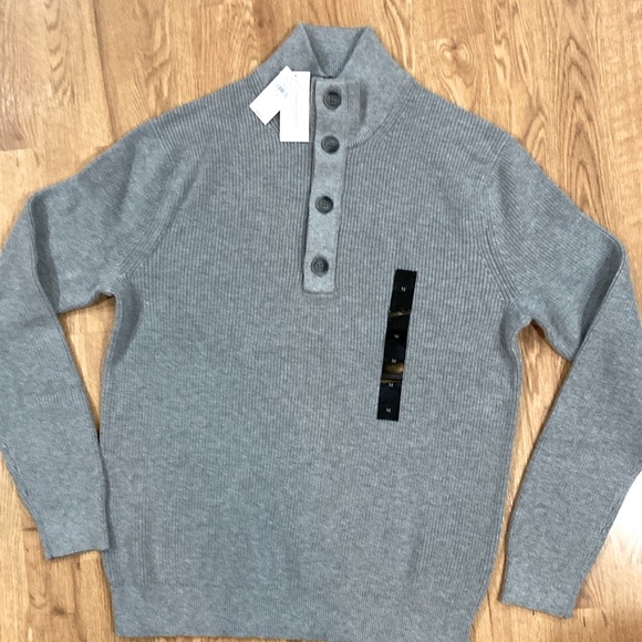 Men's 4 button Banana Republic Sweater (Size M) - Picture 2 of 6